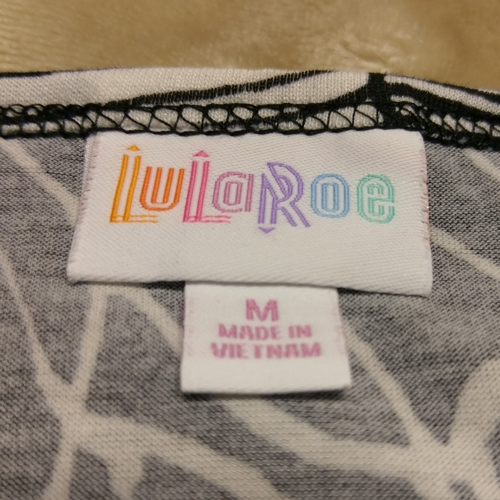 🌺LulaRoe Black/White Floral Design Perfect - Picture 6 of 7